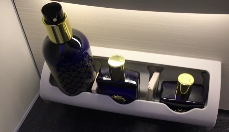 عطرها و خطوط هوایی