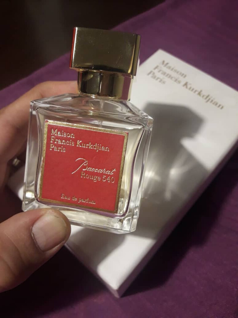 باکارات خوشبو و جذاب . زیبای دوست داشتنی