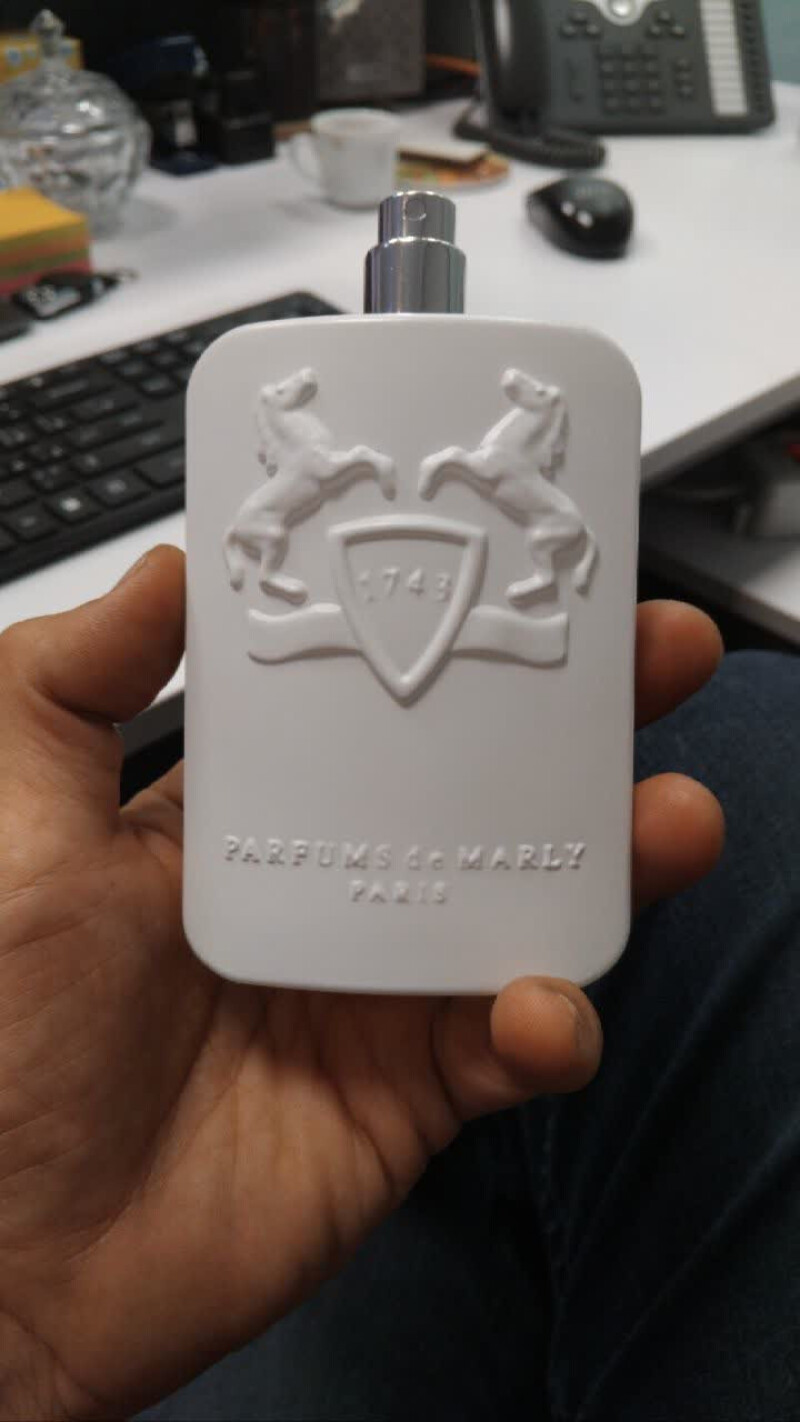 خوشبوی بی ادعا ، سفید و جذاب