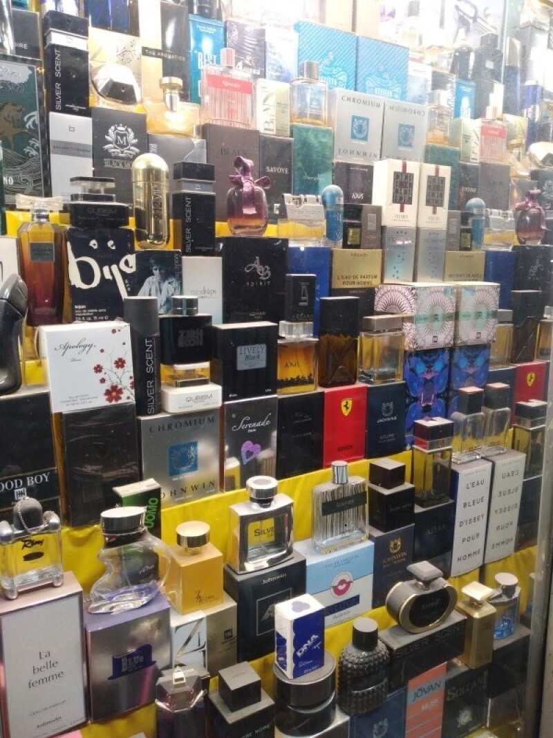 نوستالژی ترین عطر فروشی محله ما 😍