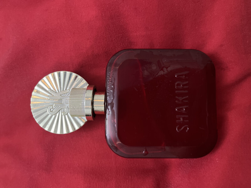 عطر جدید شکیرا به نام rojo❤️