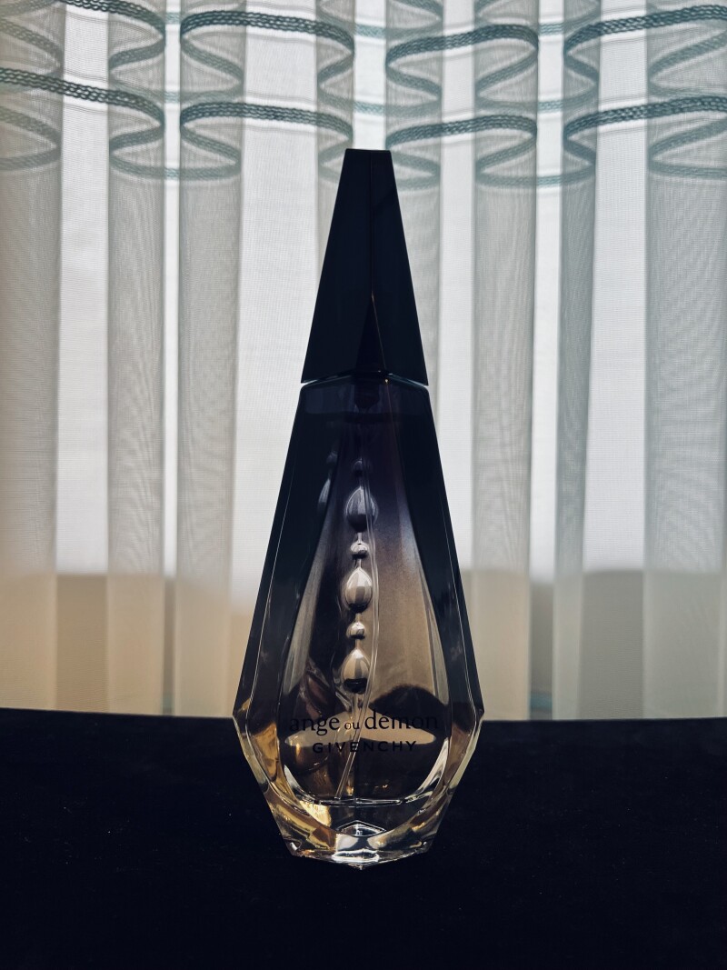 Neither angel nor devil