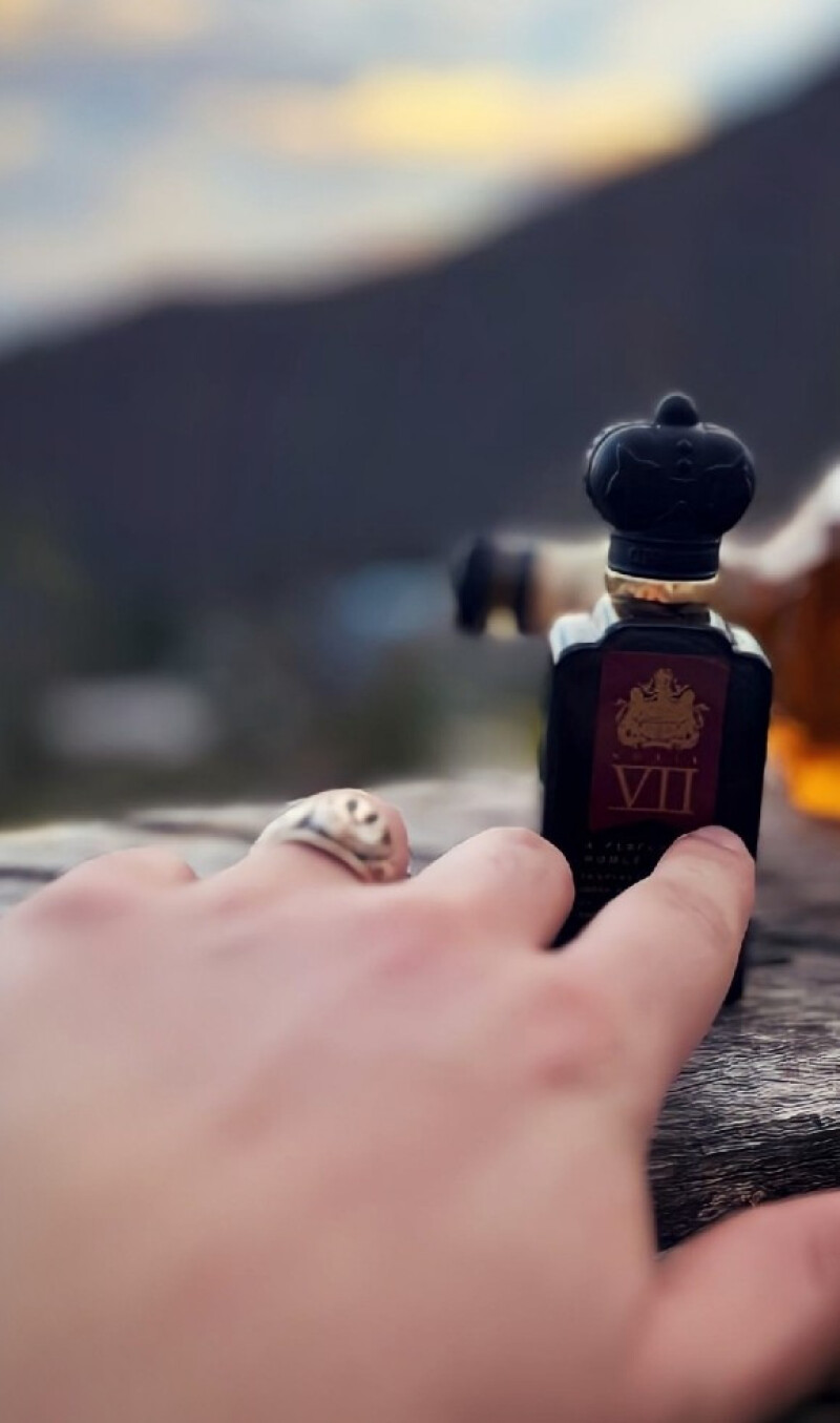 The moon in my hands