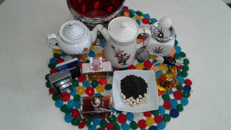 به یاد مادر بزرگ . رایحه ی چای و هل و روایح دودی