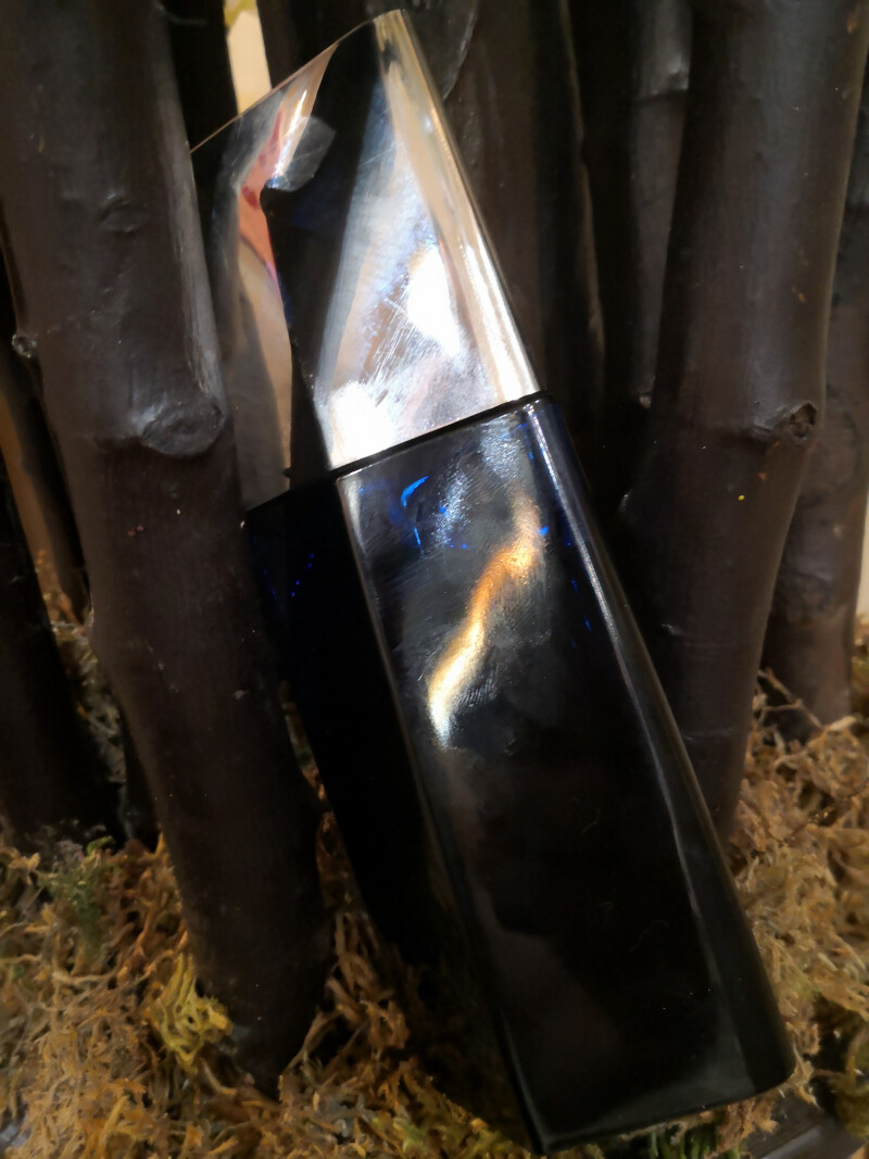 #ایسی میاکه لئو بلو د ایسی