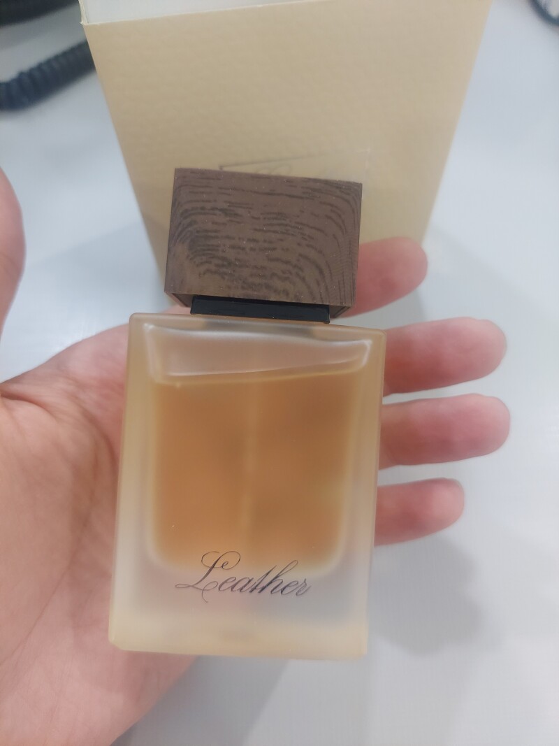عطر لدر احمد المغربی (Leather Ahmed Al Maghribi Eau de Parfum): یک جایگزین اقتصادی برای توسکان لدر
