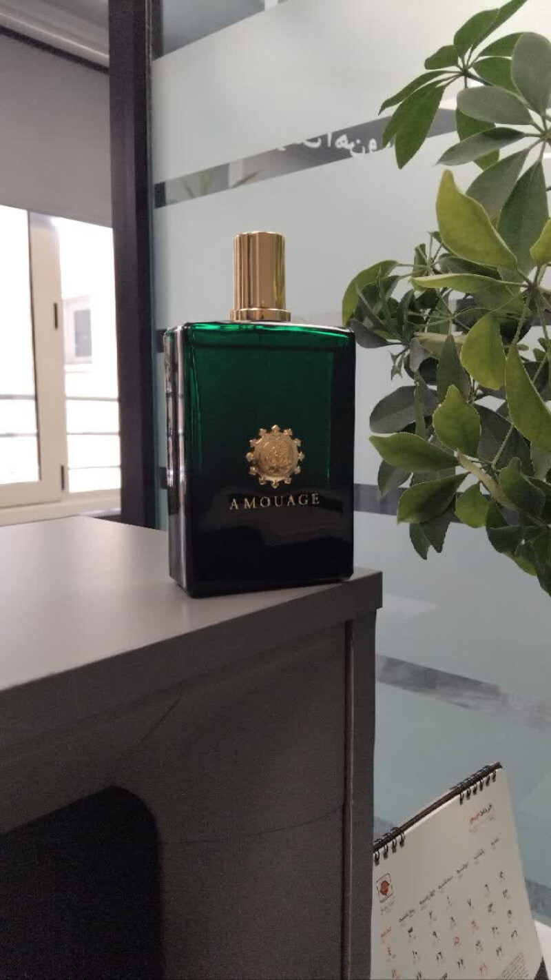 ((جذابی بی انتها))  جدی ، نافذ و عمیق و دارک