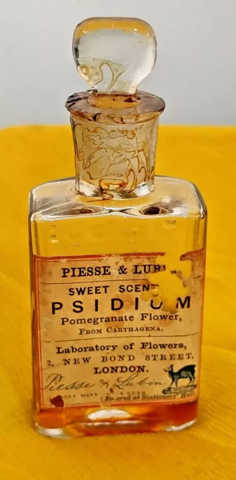 معطر مدفون....