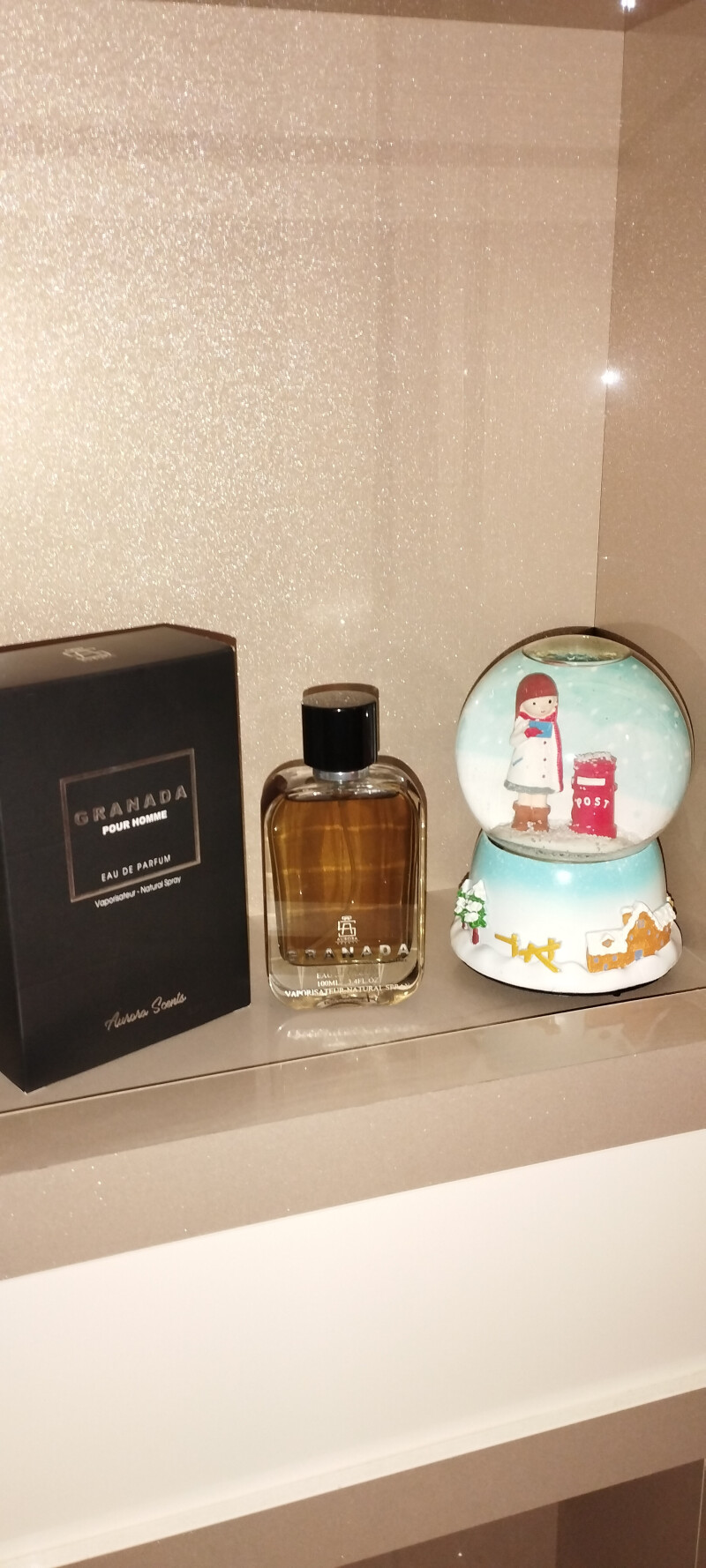 عطری بسیار خوشبو و تلخ و گرم گرانادا مردانه