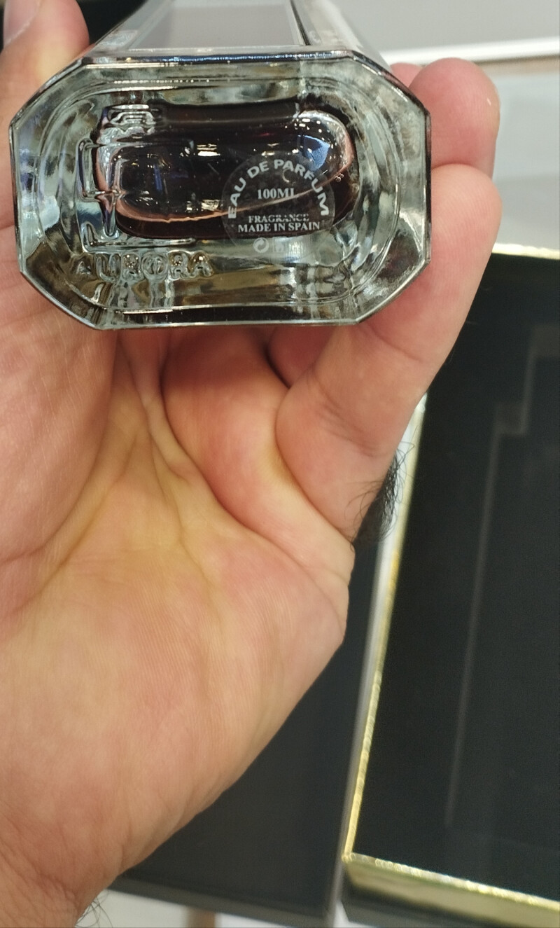 عطر خوشبو و تنباکویی کوبان وود 