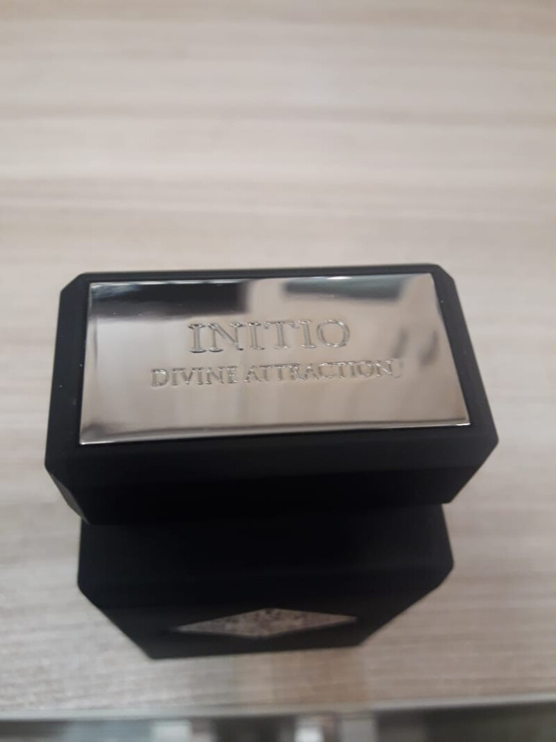 دیواین اترکشن - اینیشیو