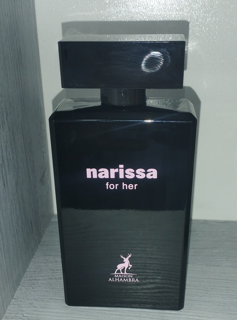 ناریسا زنانه 