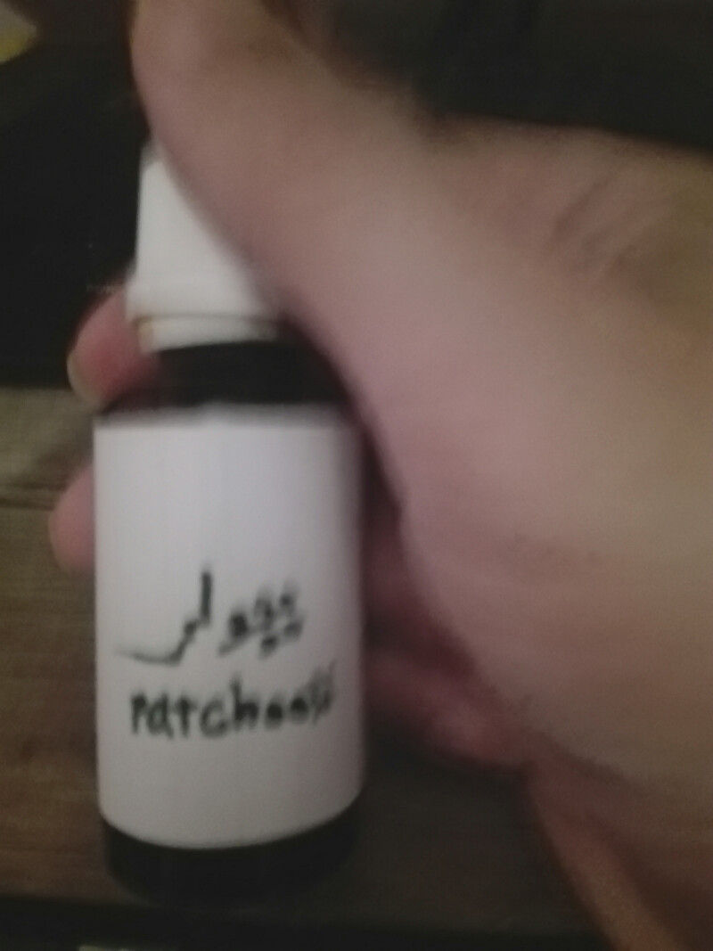 پچولی در بستری چوبی خاکی.....