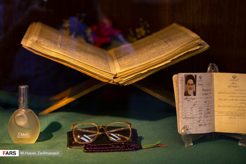 امام خمینی هم کلوهه میزد . اینم عکس از موزه وسایل شخصی امام خمینی . شاید خیلیها نمیدونستید . ولی جالبه