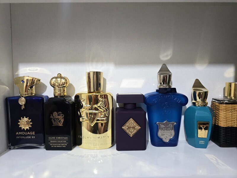 نجواهای ناپیدای عطرها در طاقچهی خاطره