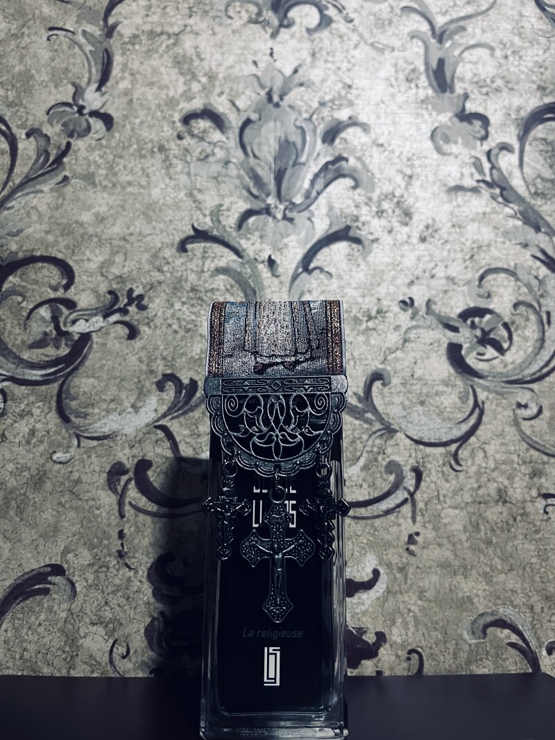 SERGE LUTENS - La Religieuse