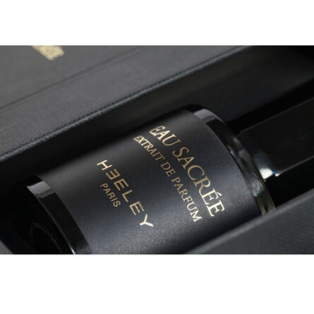 Eau Sacree-جیمز هیلی او ساکری