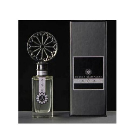 Nox-آنجلا چامپاینیا نوکس