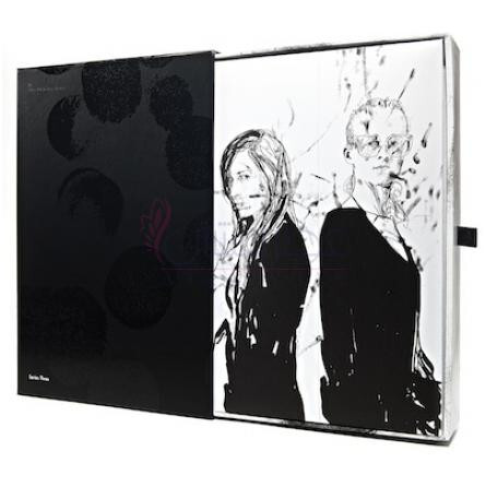 Six Scents Series Three 6 Ohne Titel: M-سیکس سنتس سریز تری 6 اونی تیتل : ام