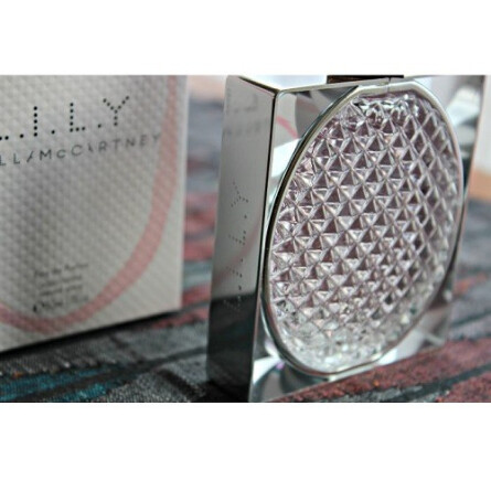 L.I.L.Y-استلا مک کارتنی ال ای ای وای
