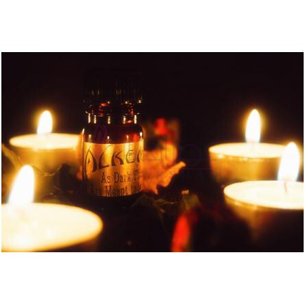 As Dark Things Are Meant To Be Loved-ال کمیا پرفیومز از دارک تینگز ار مینت تو بی لاود