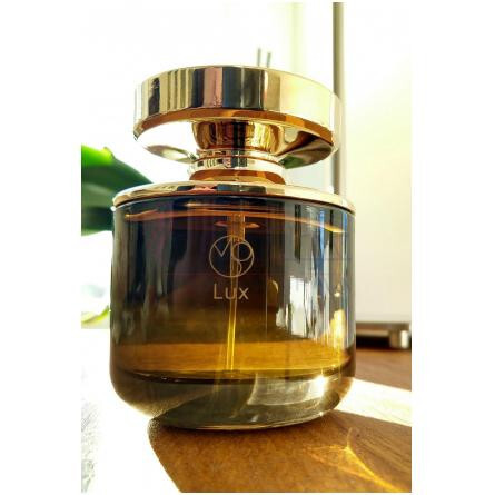 Lux-مونا دی اوریو لوکس